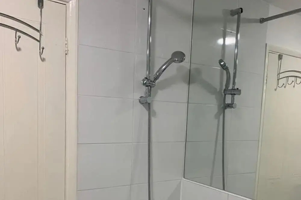 Charming 2-bed House in London