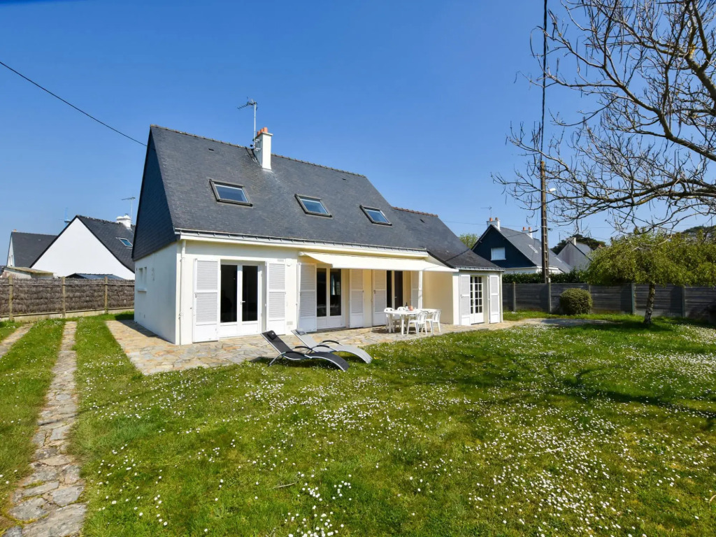 Serene Holiday Home in Pénestin, 300m from the beach
