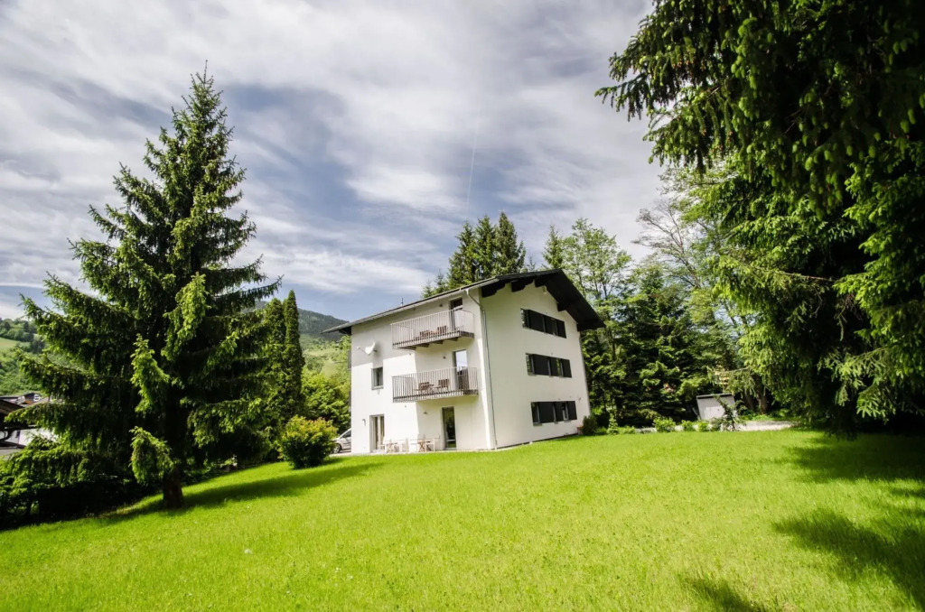 Apartmenthouse 5 Seasons - incl SUMMER CARD by All in One Apartments
