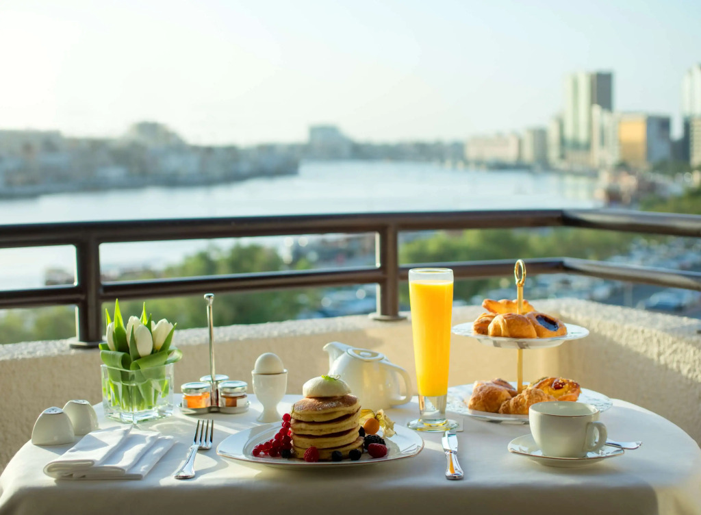 Radisson Blu Hotel, Dubai Deira Creek