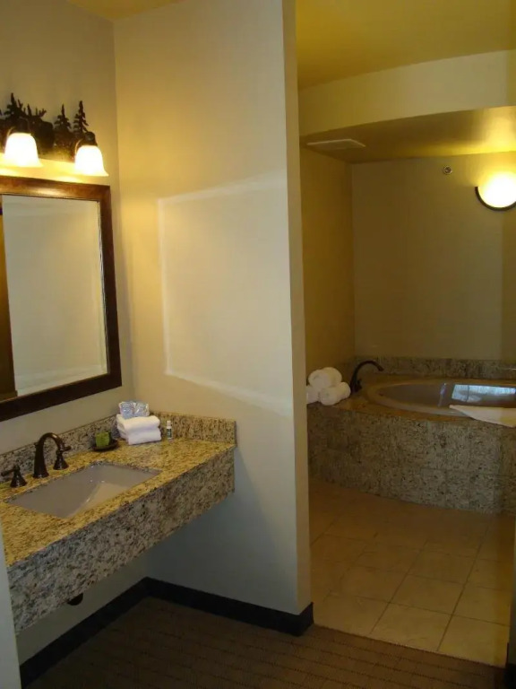 StoneCreek Lodge