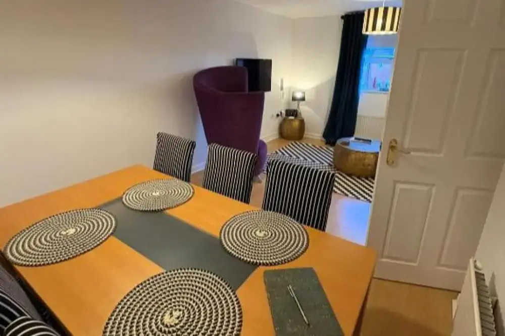 2 Bed-sleeps 3-parking-town Centre