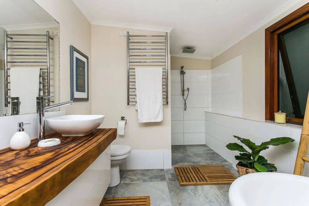 Bottlebrush Cottage