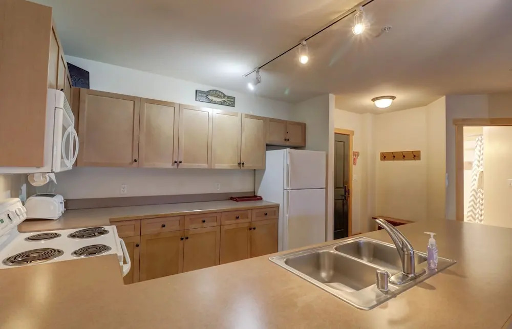 Perfect Ski Condo Steps from the Super Bee & Golf Course - CS325 by Redawning