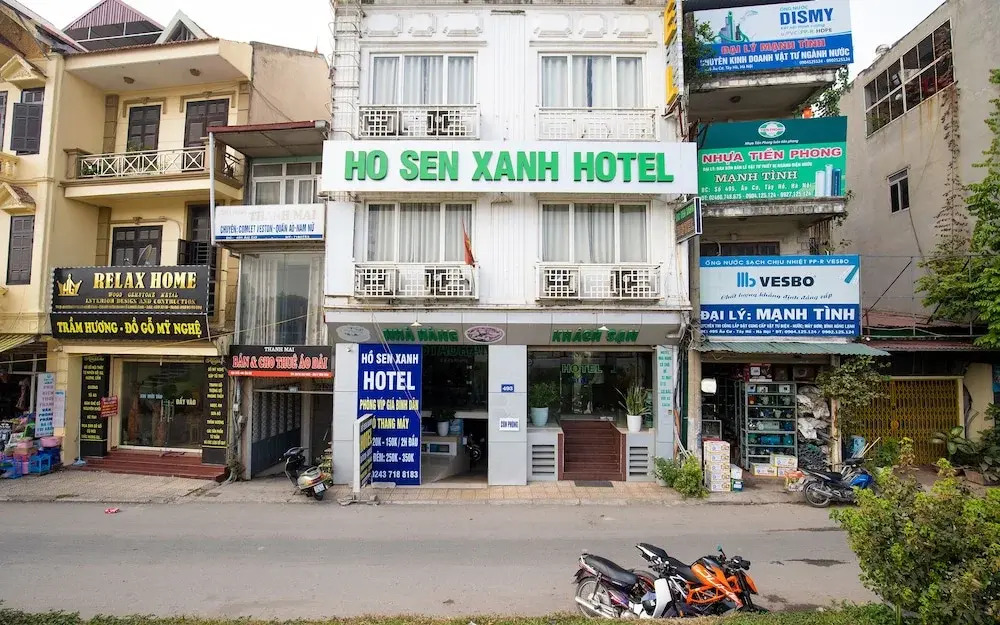 Ho Sen Xanh Hotel