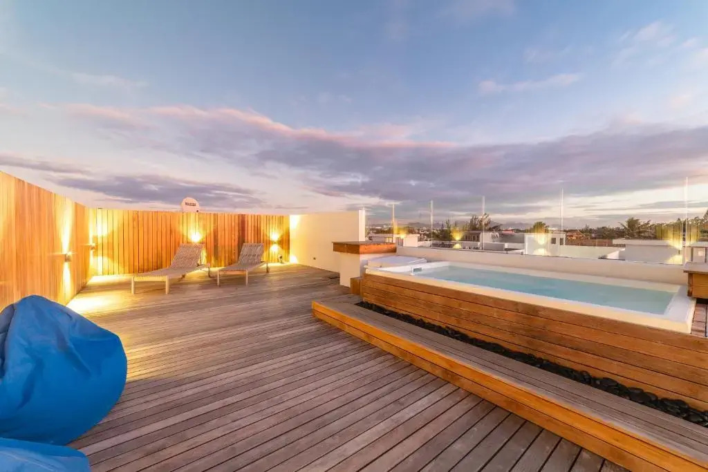 Penthouse 13 - One Bay Residence with private rooftop terrace and dip in pool