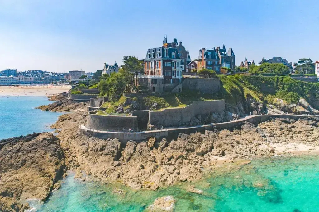 Beau grand studio à proximité du centre et des plages