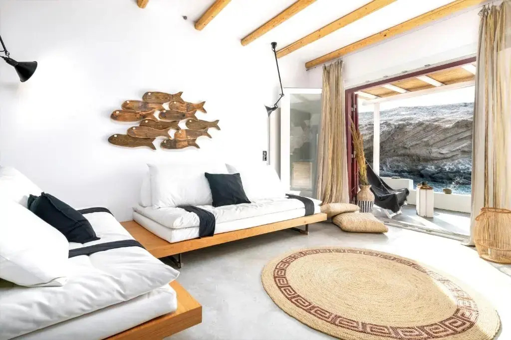 AQUA HOUSE