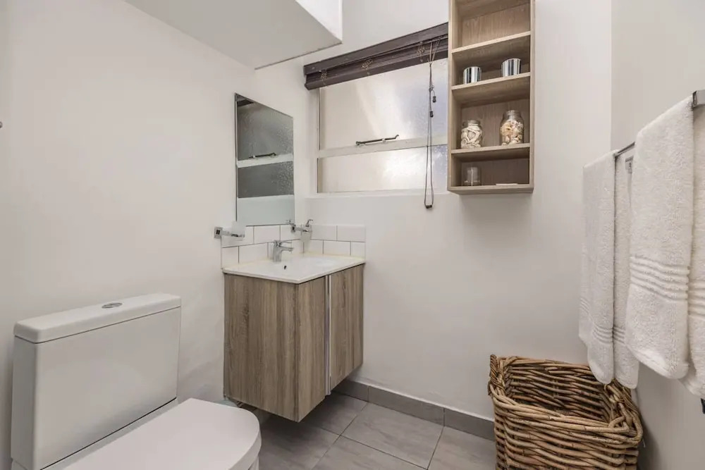 Centrally Located 2 Bedroom Apartment in Cape Town