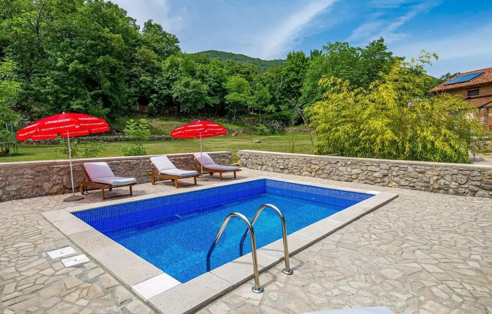 Beautiful Home in Icici With Wifi, 5 Bedrooms and Outdoor Swimming Pool