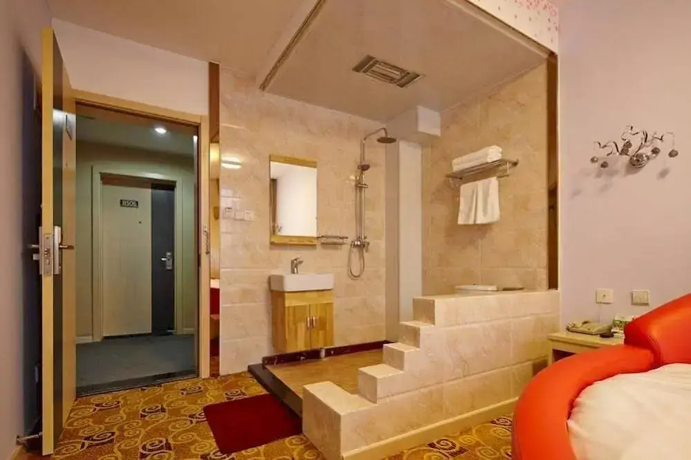 Super 8 Hotel Jinan Railway Station Square