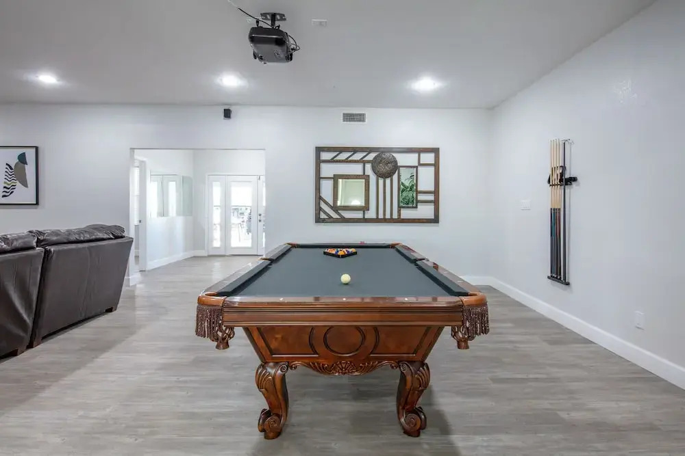 8140 E Pine - 6 Br Home