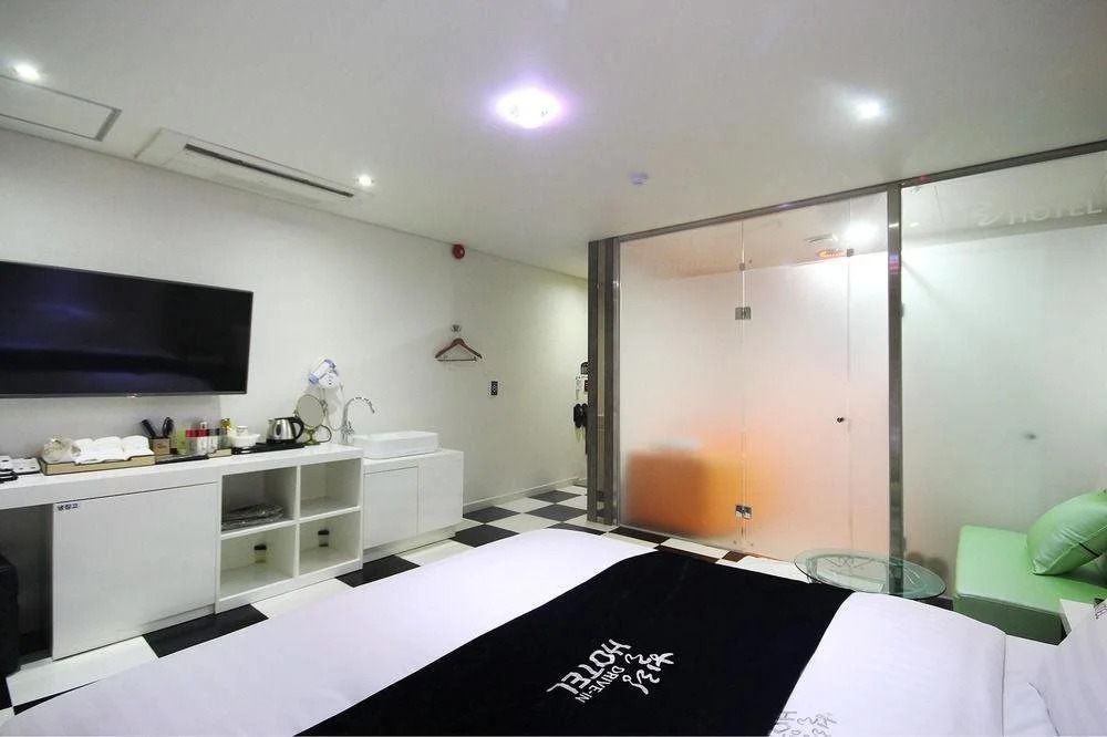 Healing Hotel