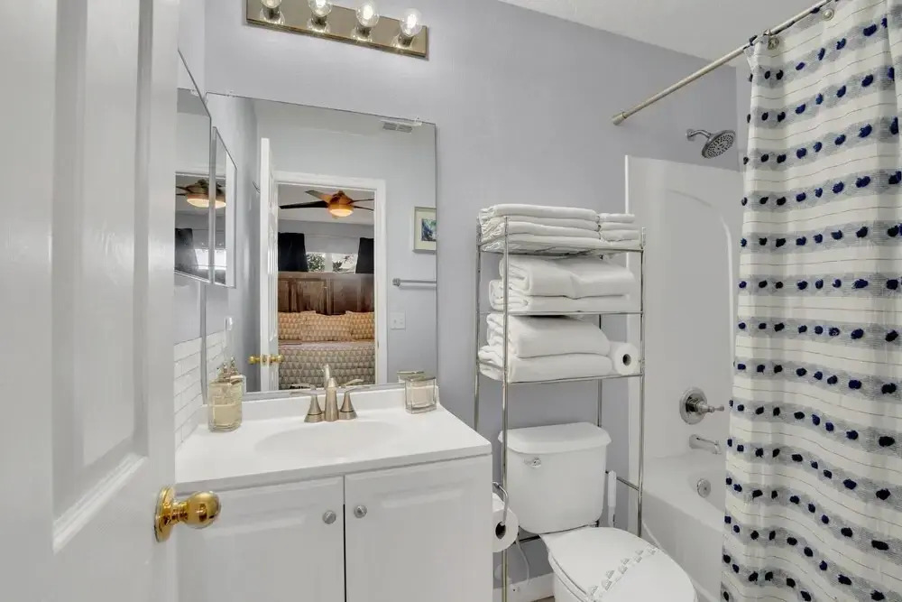 Gorgeous 3 bed Room Townhome Minutes to all the Attractions
