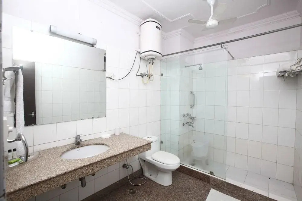 OYO 358 Hotel Golden Leaf