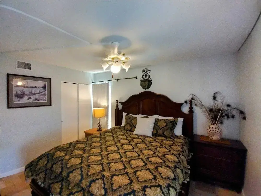 Landfall Towers 71 Minium 2 Bedroom Condo by RedAwning