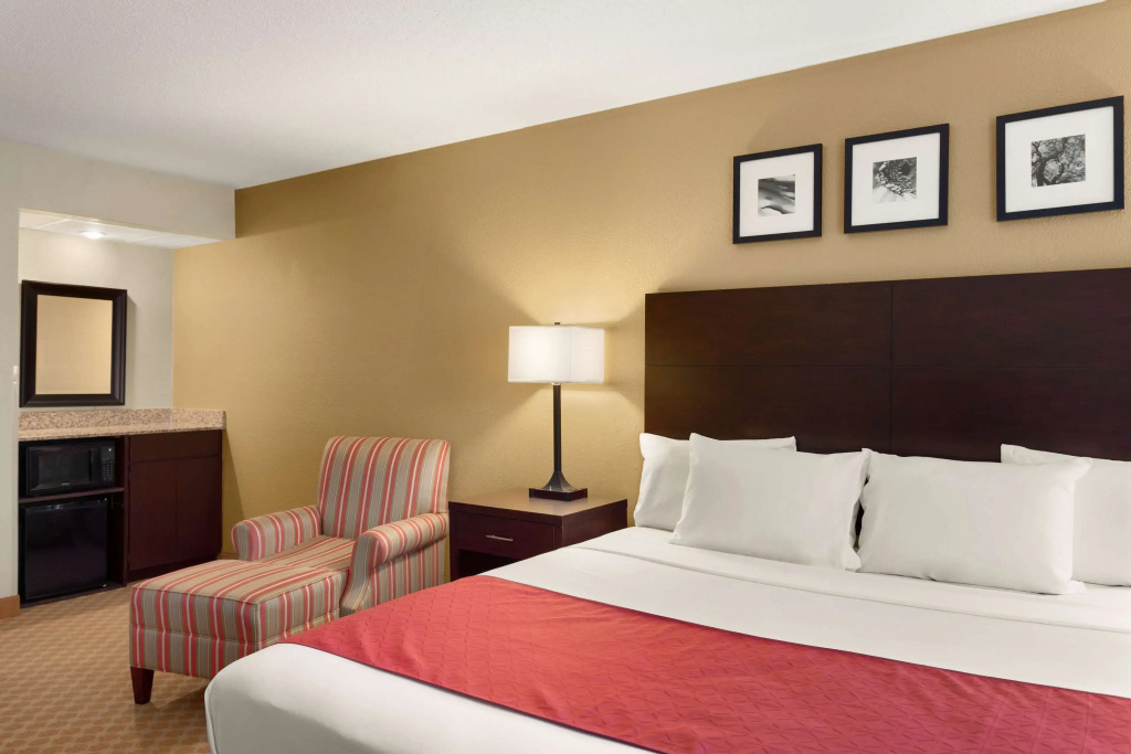 Country Inn & Suites by Radisson, Near The National Sports Center, Coon Rapids, MN