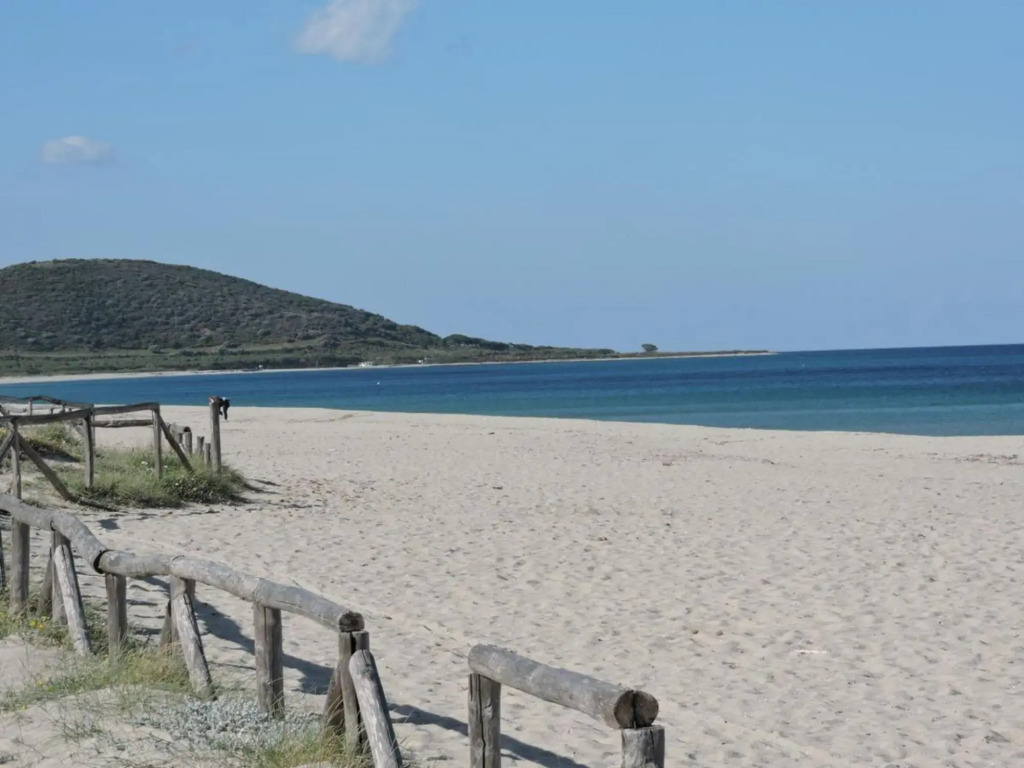 Holiday home surrounded by greenery 100 meters from the sea shore in the town of San Giovanni di Pos-Appartamento Aeres