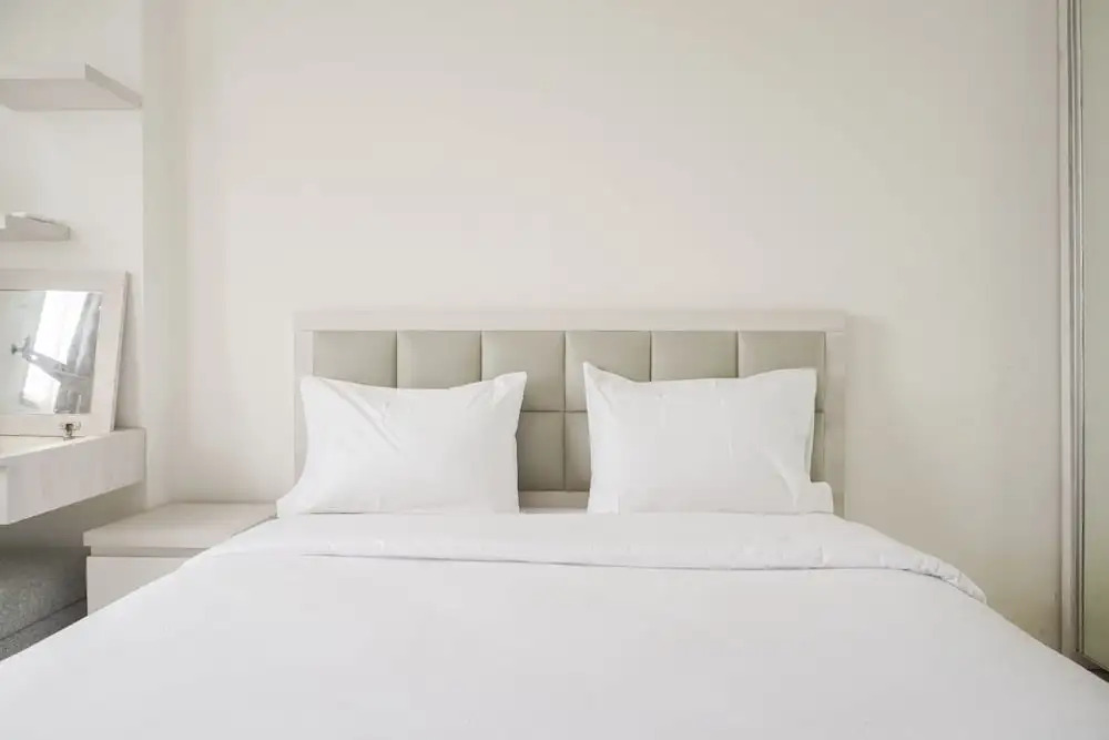 Minimalist And Homey 1Br At Belmont Residence Puri Apartment