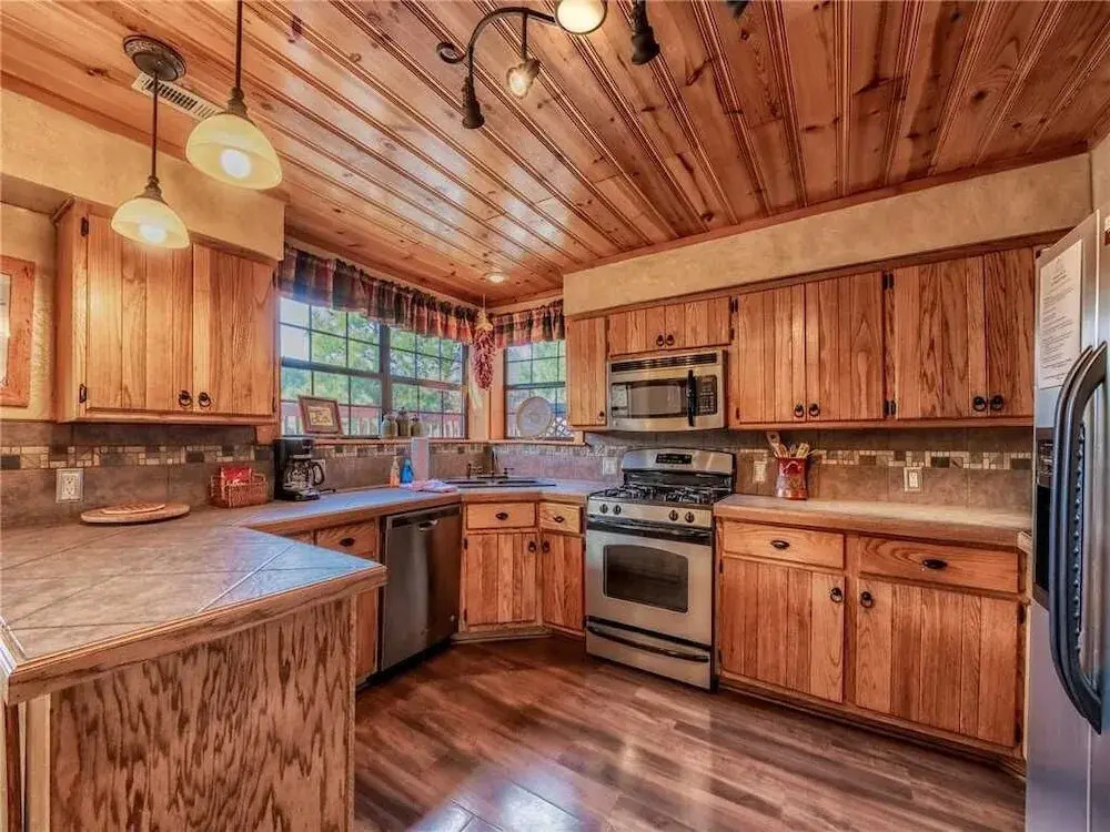 La Posada de Ponder - Four Bedroom Cabin with Hot Tub