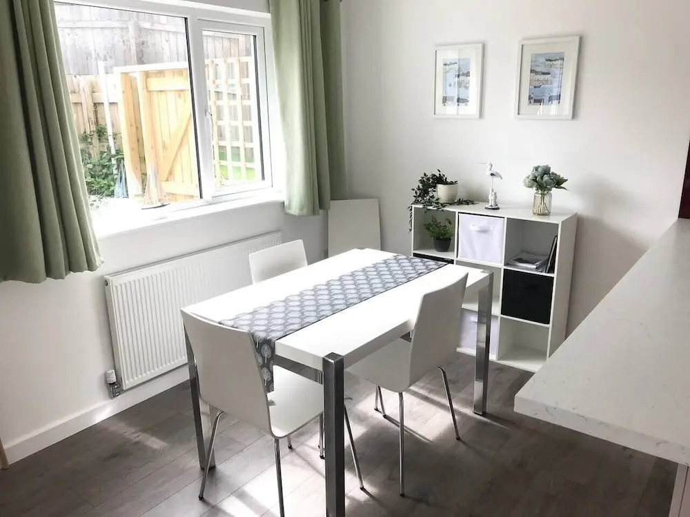 Beautiful Refurbished Home - Short Walk to the Beach