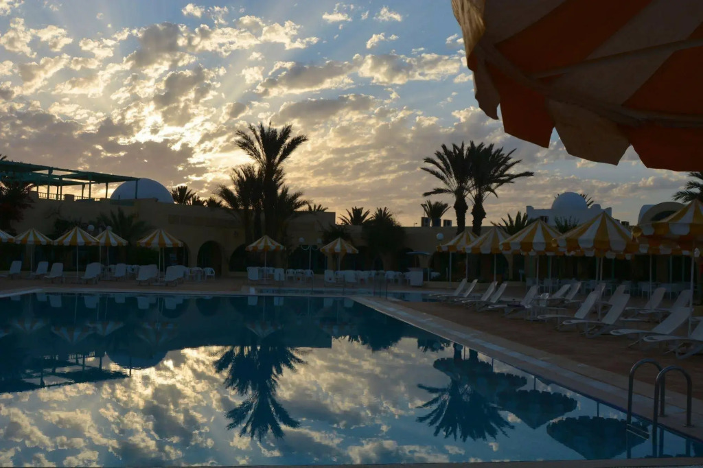 Hotel Venice Beach- Families and Couples Only