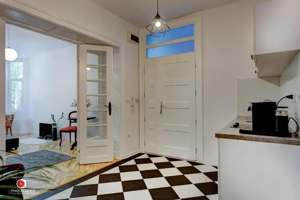 Class Vintage Apartment