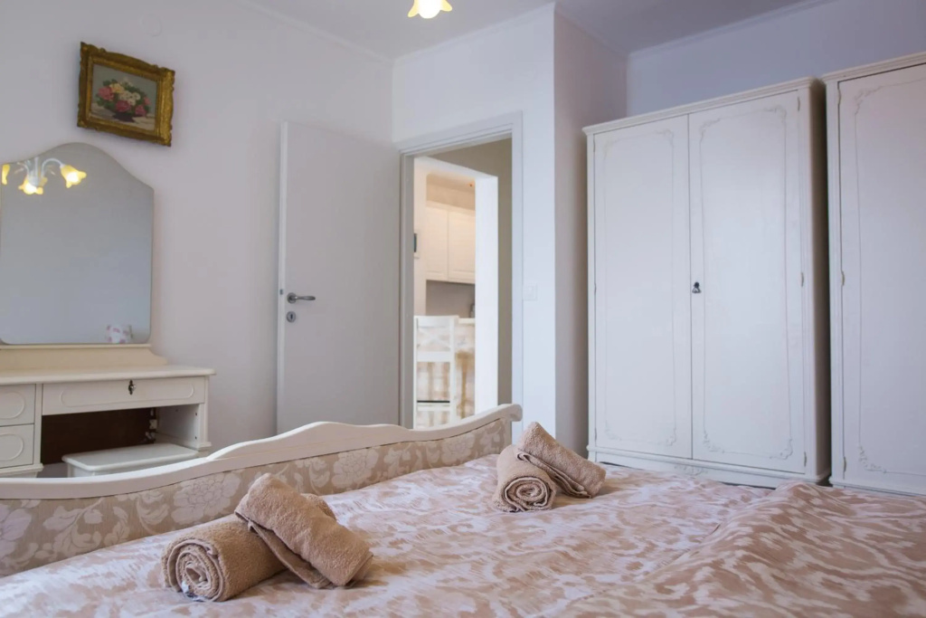 Apartment Zlatni Potok - View of the Old Town & Free Parking & 15 Minute Walk To the Center