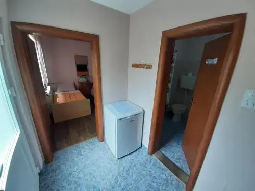 Apartmani i sobe "Tocak"