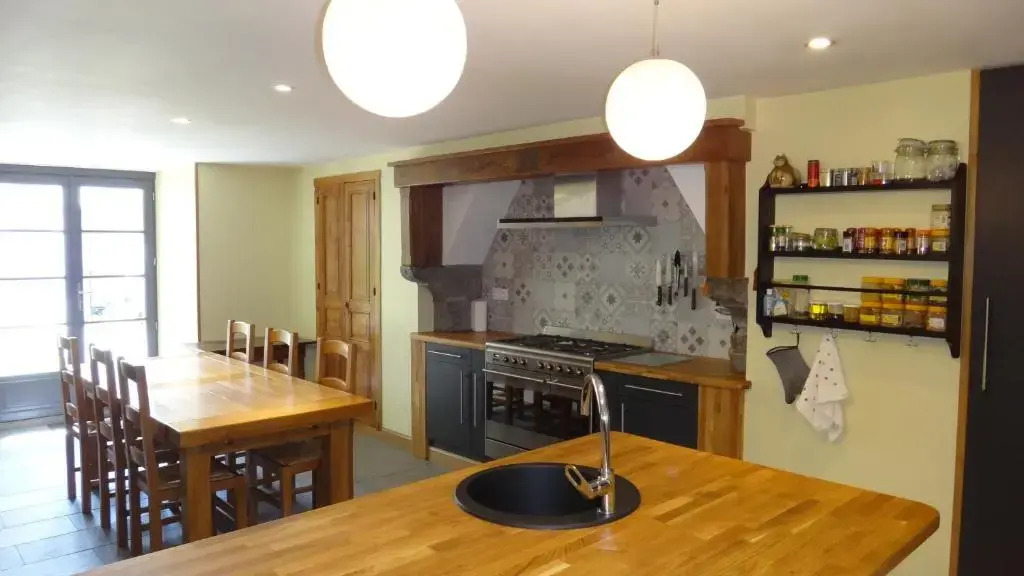 Great house in center of Luz St Sauveur