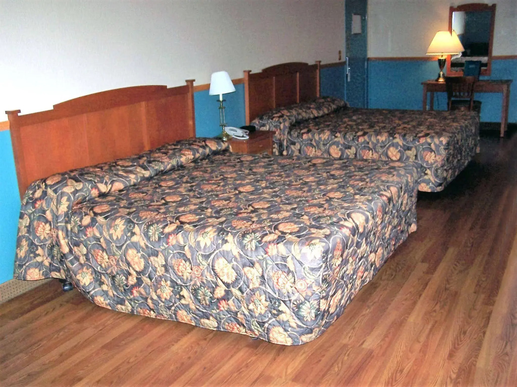 Long House Alaskan Hotel