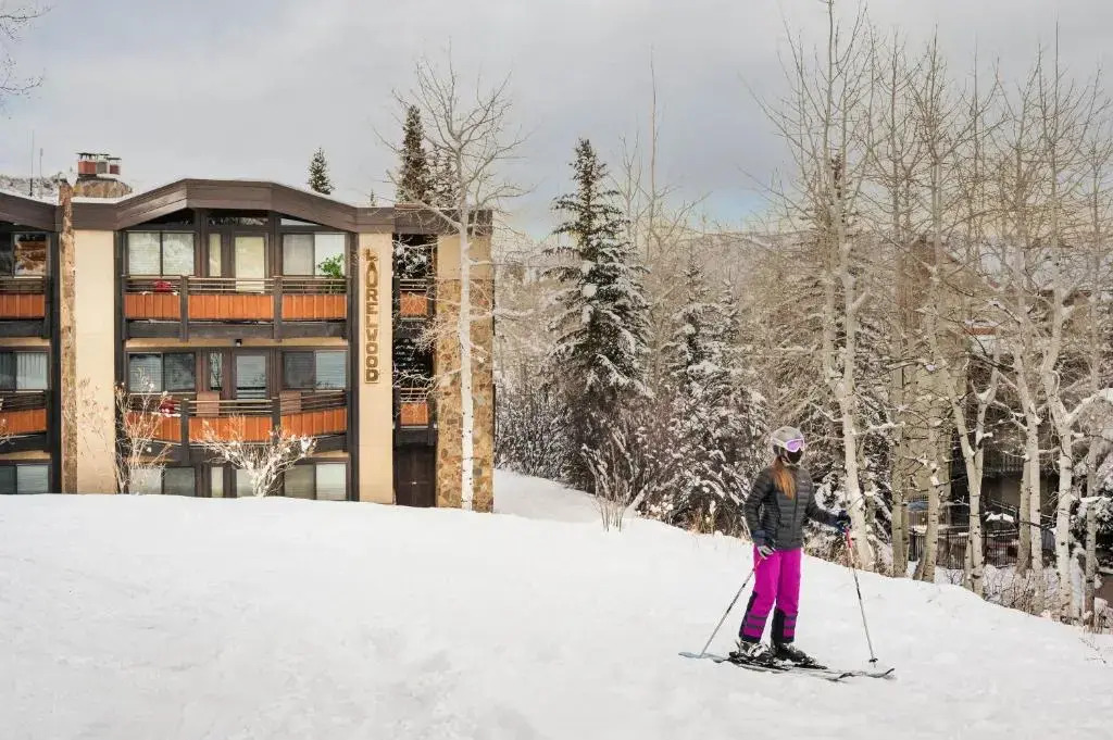 Laurelwood Condominiums Studio Premier Unit 403