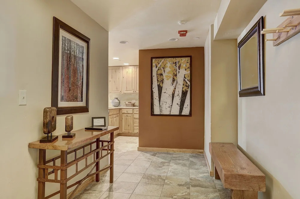 Village at Breckenridge Condos Sleeps 8 - Ski in Out Walk downtown