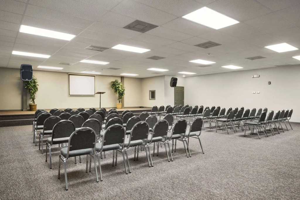 Howard Johnson by Wyndham Winter Haven FL