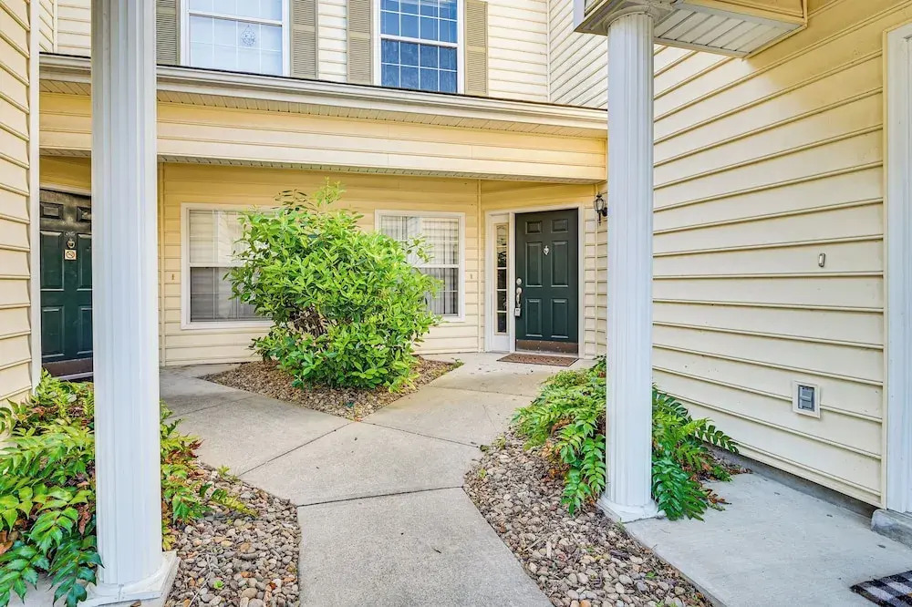 < 1 Mi to Legends Golf Resort: Condo w/ Pool!