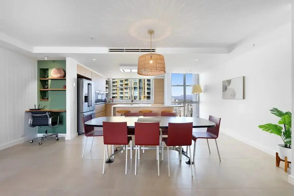 Surfers Paradise Stay With Resort-style Amenities