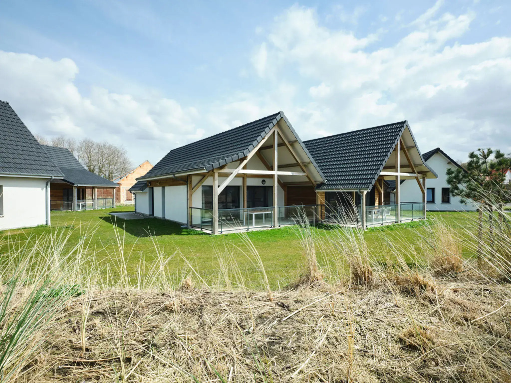 Spacious Holiday Home With a Garden, at 800 m. From the sea
