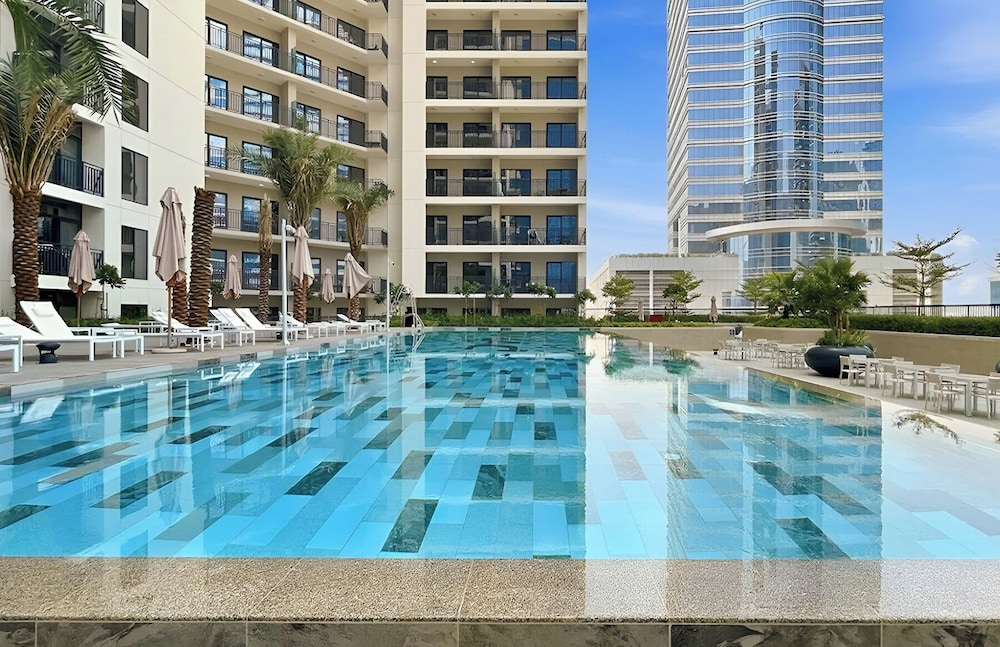 Canal View 1BR Near Business Bay Metro