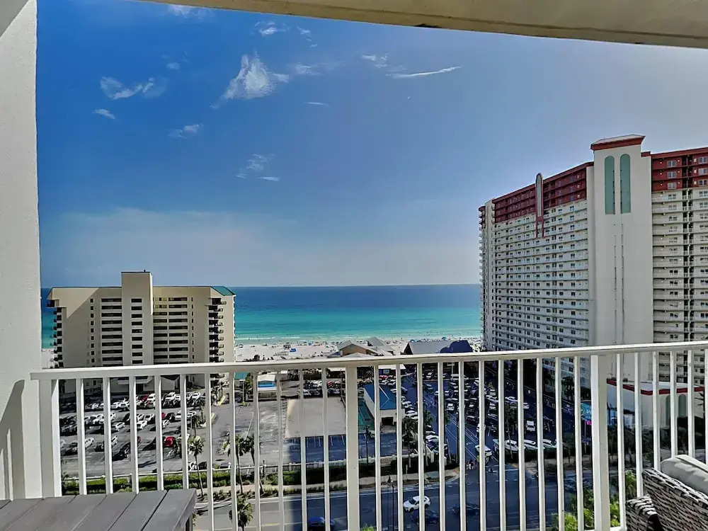 Laketown Wharf #1126