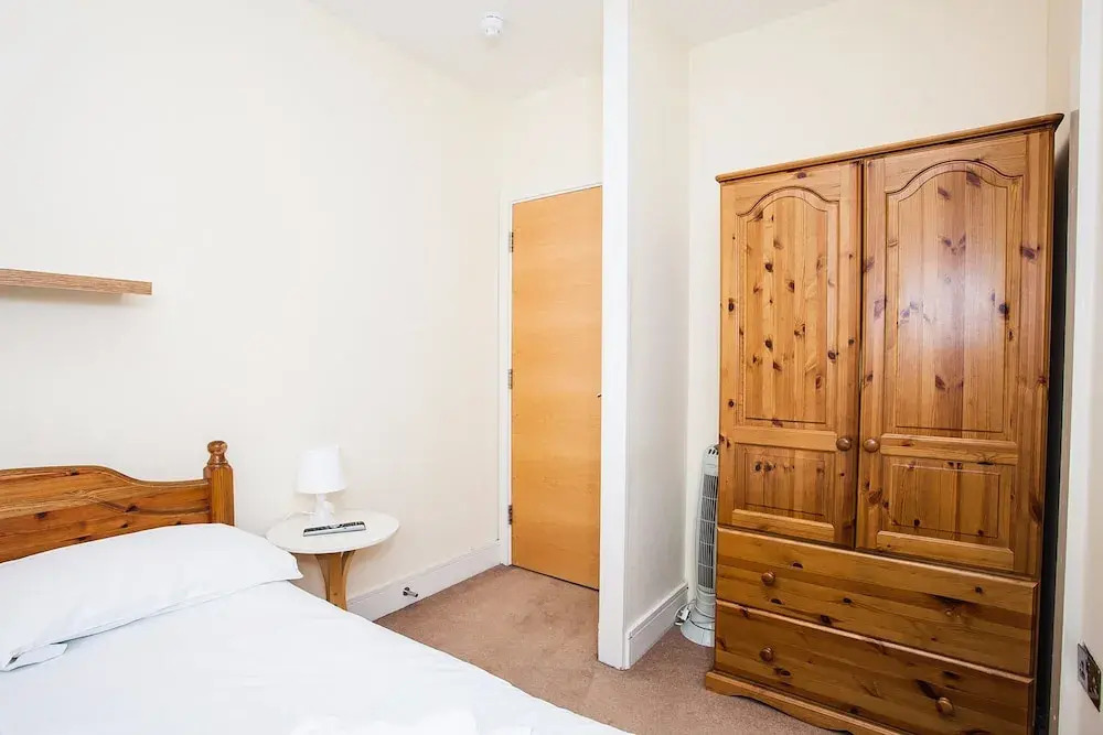 Modern & Spacious Home on Old Kent Road