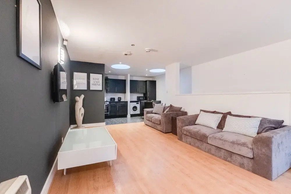 Entire Penthouse, Free Parking, Centre City View, 2 Bed 2 Bath