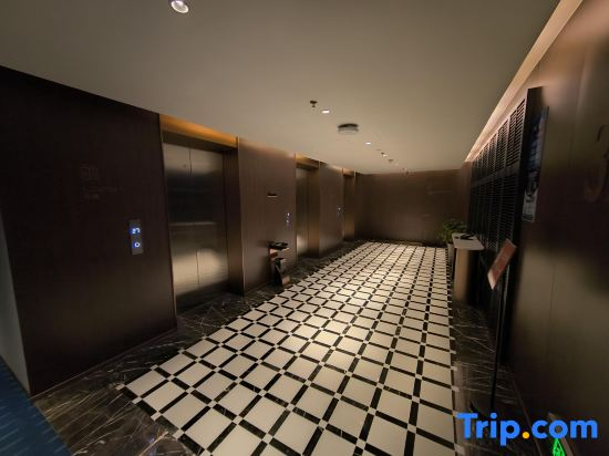 Yuyue E-Sports Hotel (Tianjin Xiangluo Bay Binhai High-Speed Railway Station)
