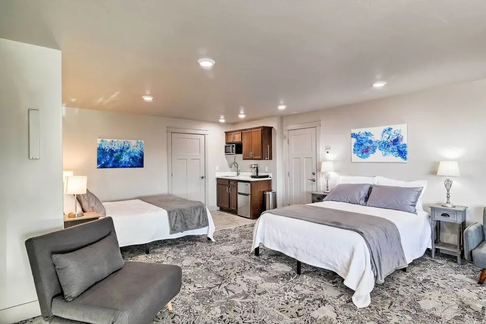 Anchorage Getaway w/ Mtn Views < 5 Mi to Zoo!