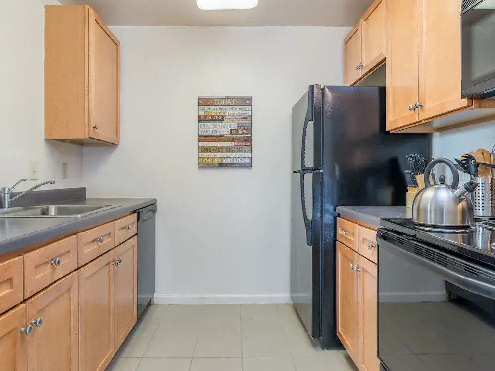 Home Away Apartments at Washington Blvd.