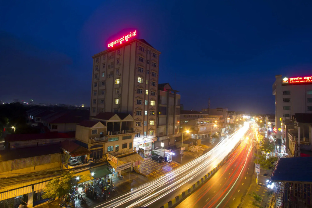 Good Luck Day Hotel
