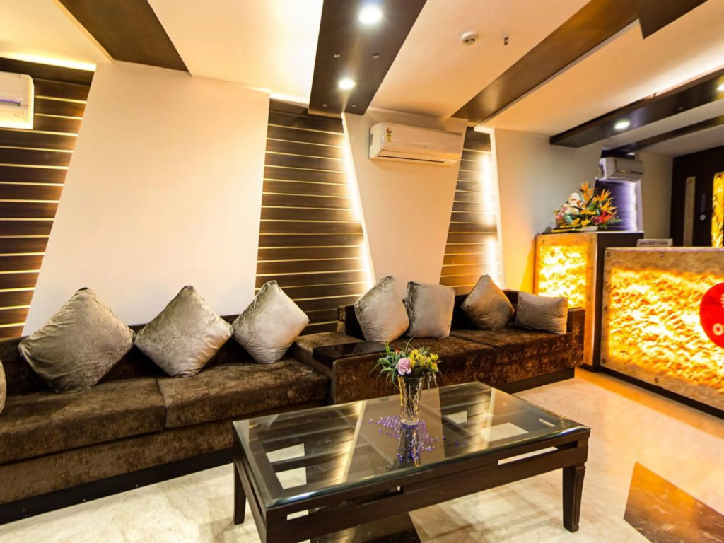 Airport La Sapphire Hotel & Restaurant