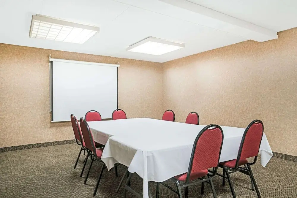 Ramada Plymouth Hotel And Conference Center