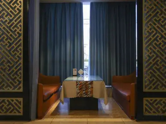 Minshan Tibet National Hotel (Zhaji Temple)