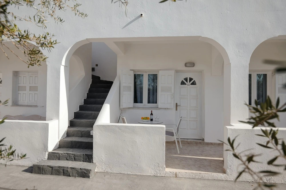 Blue Sapphire Perissa Hotel
