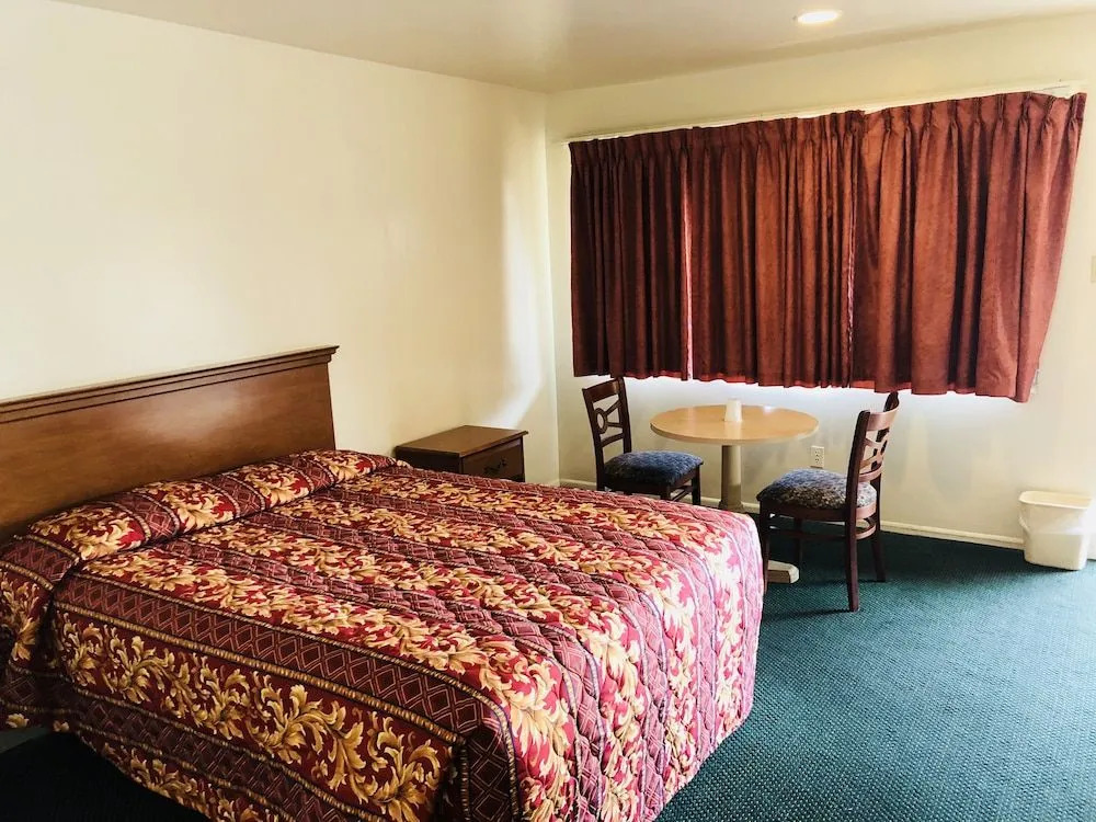Sands Motel by Ontario Airport & Toyota Arena